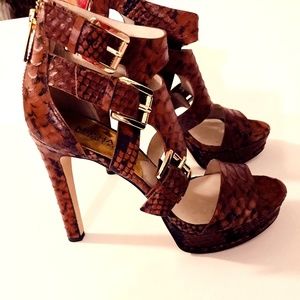 MICHAEL KORS Stylish Heels Snakeskin Gold buckles
